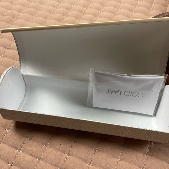 Jimmy Choo Cream Eye Glass Case with lens wipe - Picture 8 of 14
